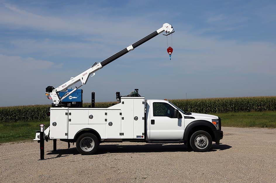 Stellar 3315 crane extended on a mechanic truck