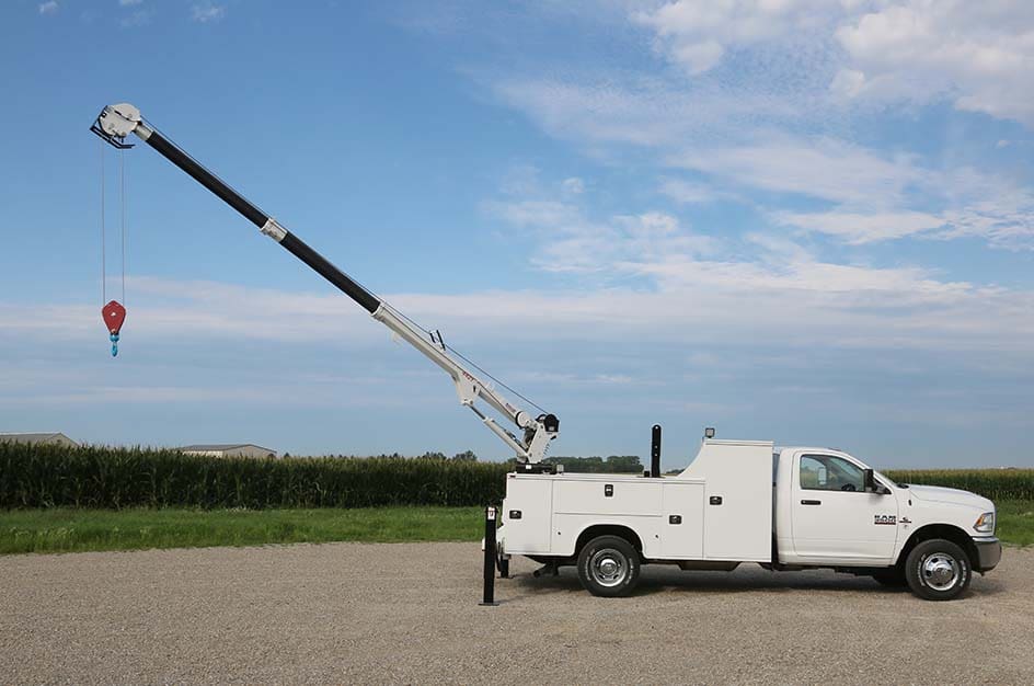 Stellar 4421 crane extended on a mechanic truck