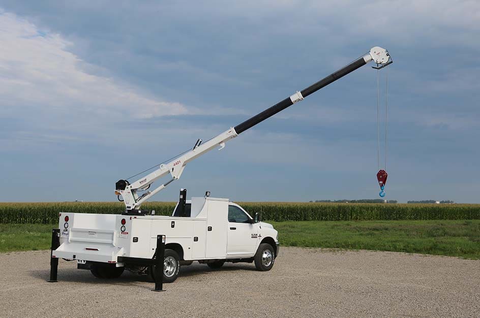 Stellar 4421 crane extended on a mechanic truck