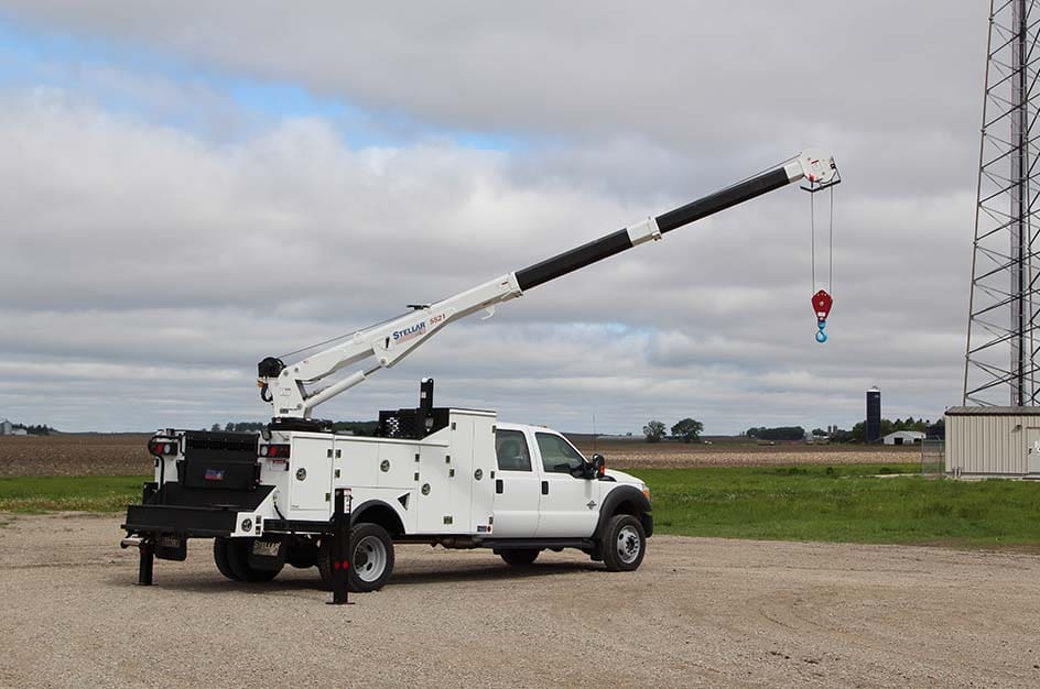 Stellar extended 5521 crane on a mechanic truck